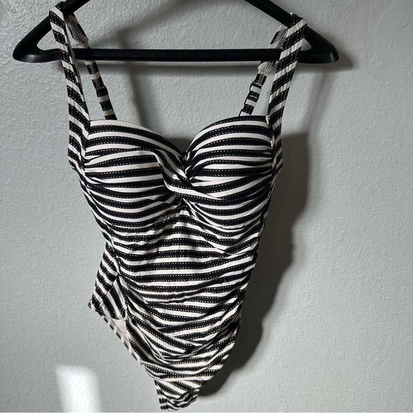 Nip Tuck Swimsuit 8 Twist Front One Piece Black Gold Multifit Cup stripe comfy - Picture 2 of 10